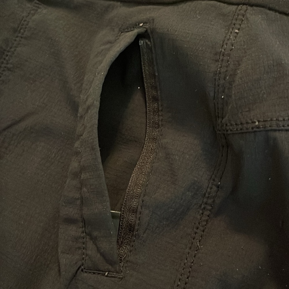 Athleta shorts size 2, black, with zippered pockets - Picture 5 of 6